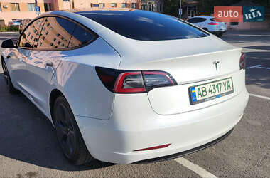 Седан Tesla Model 3 2021 в 