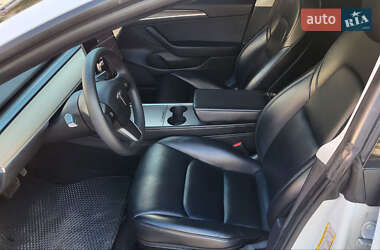 Седан Tesla Model 3 2021 в 