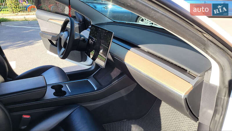 Седан Tesla Model 3 2021 в Вінниці
