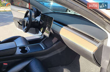 Седан Tesla Model 3 2021 в 
