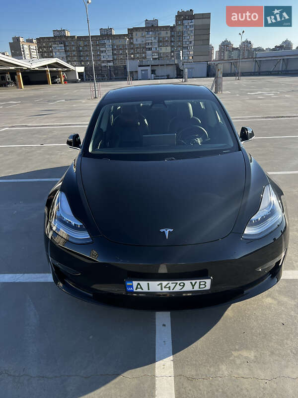 Седан Tesla Model 3 2020 в 