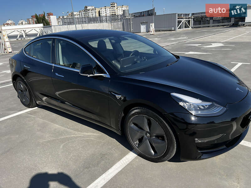 Седан Tesla Model 3 2020 в 