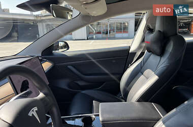 Седан Tesla Model 3 2020 в 