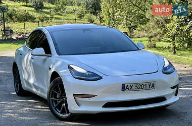 Седан Tesla Model 3 2018 в Валках