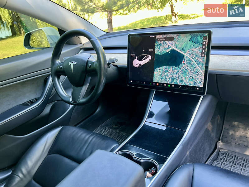 Седан Tesla Model 3 2018 в Валках