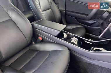 Седан Tesla Model 3 2020 в 