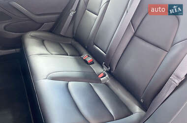 Седан Tesla Model 3 2020 в 