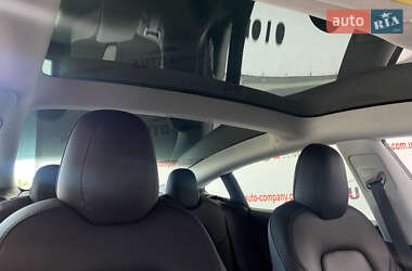 Седан Tesla Model 3 2020 в 