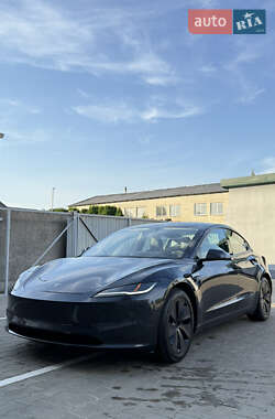 Седан Tesla Model 3 2024 в 
