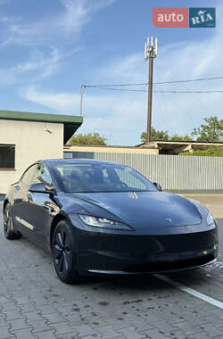 Седан Tesla Model 3 2024 в 