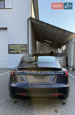 Седан Tesla Model 3 2024 в 