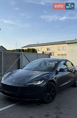 Седан Tesla Model 3 2024 в 