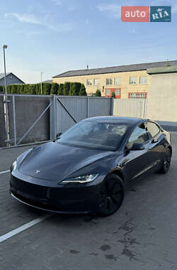 Седан Tesla Model 3 2024 в 