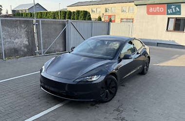 Седан Tesla Model 3 2024 в 