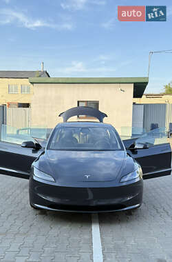 Седан Tesla Model 3 2024 в 