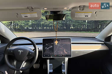Седан Tesla Model 3 2019 в 