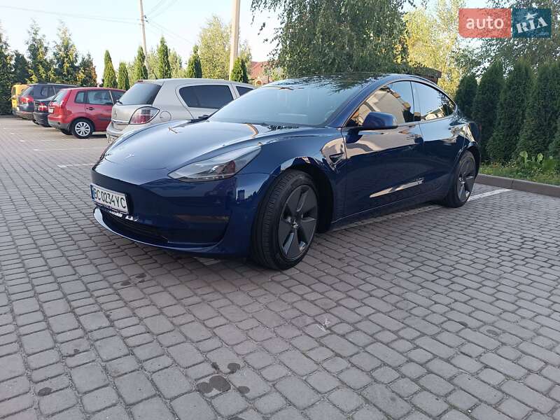 Седан Tesla Model 3 2021 в Львове