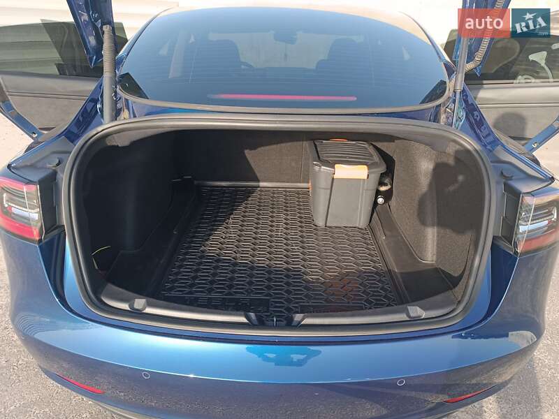 Седан Tesla Model 3 2021 в Львове