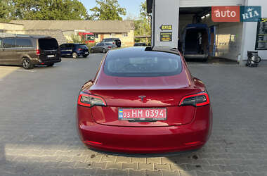 Седан Tesla Model 3 2020 в 