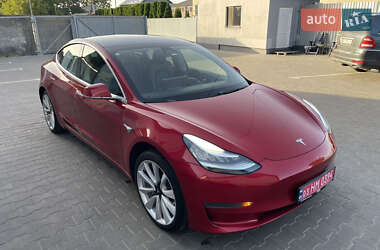 Седан Tesla Model 3 2020 в 