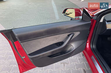 Седан Tesla Model 3 2020 в 