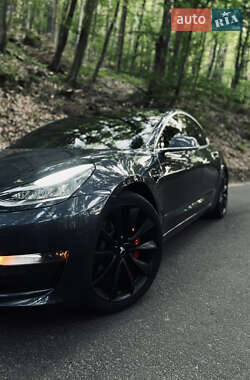 Седан Tesla Model 3 2020 в 