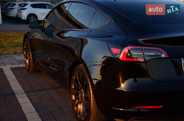 Седан Tesla Model 3 2021 в 