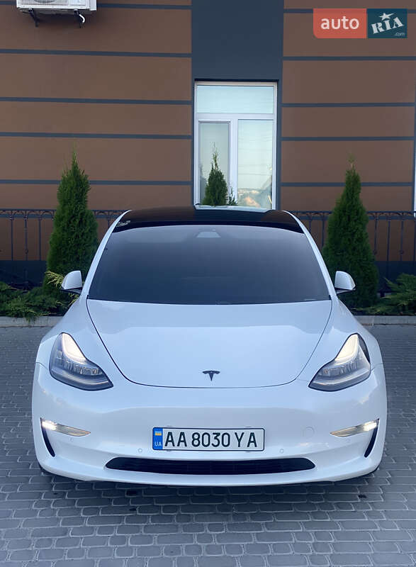 Седан Tesla Model 3 2020 в 