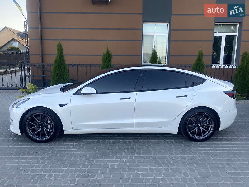Седан Tesla Model 3 2020 в Вінниці