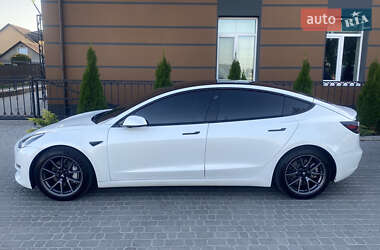 Седан Tesla Model 3 2020 в 