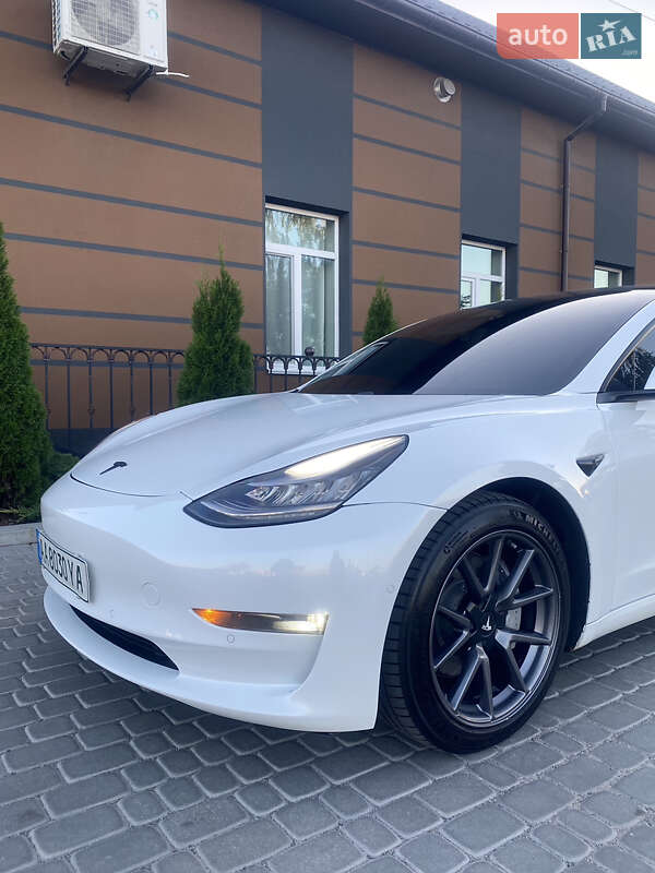 Седан Tesla Model 3 2020 в Вінниці