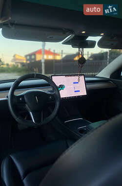Седан Tesla Model 3 2020 в 