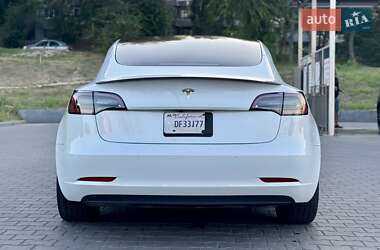 Седан Tesla Model 3 2021 в 