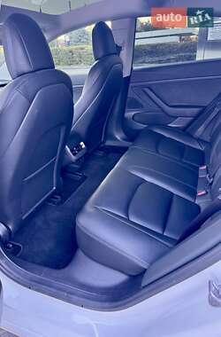Седан Tesla Model 3 2021 в 