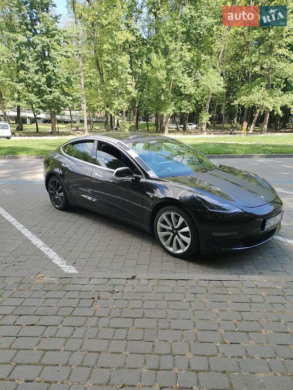 Седан Tesla Model 3 2018 в Львове