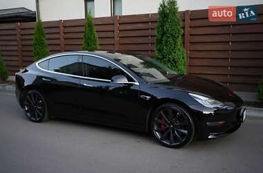 Седан Tesla Model 3 2020 в 