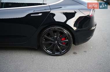 Седан Tesla Model 3 2020 в 