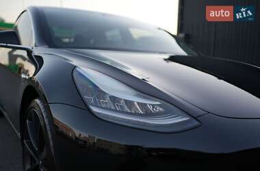 Седан Tesla Model 3 2020 в 