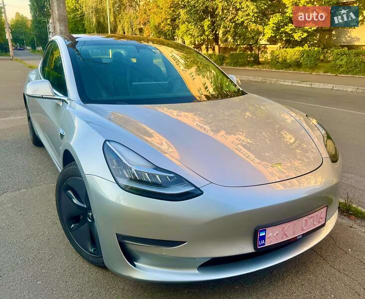 Седан Tesla Model 3 2018 в Києві