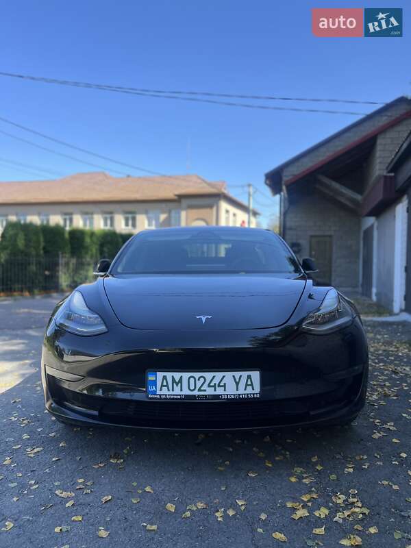 Седан Tesla Model 3 2018 в Звягелі