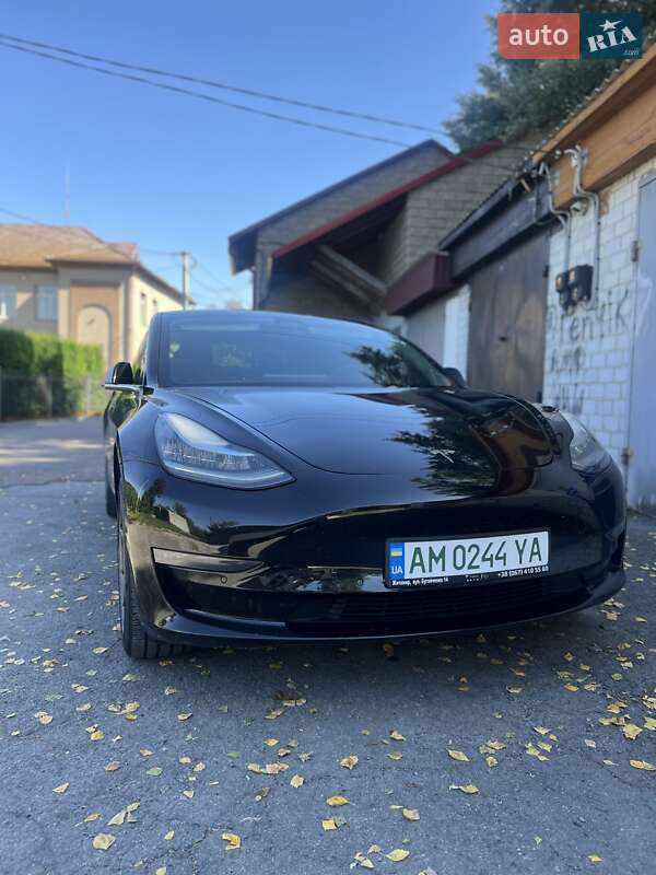 Седан Tesla Model 3 2018 в Звягелі