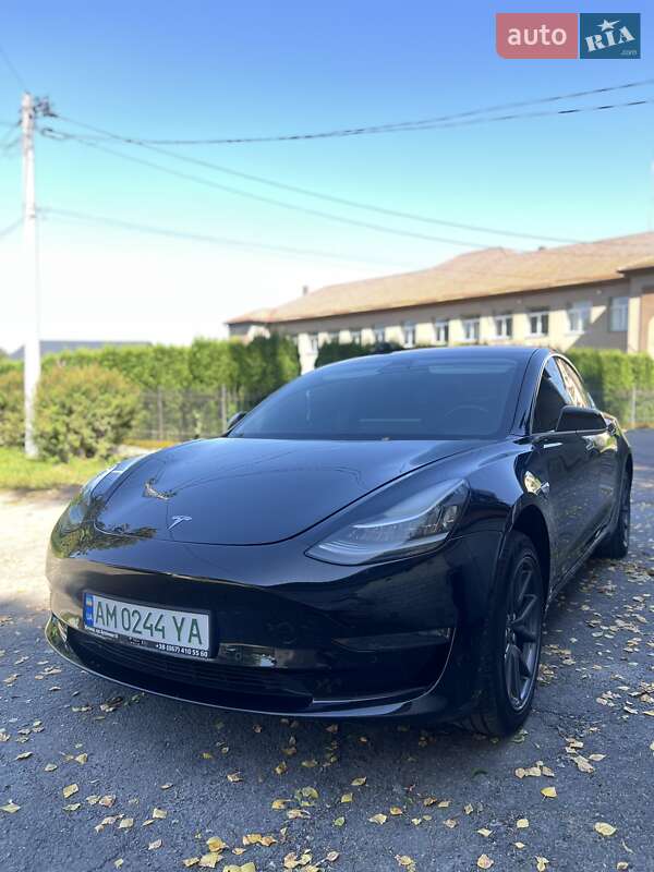 Седан Tesla Model 3 2018 в Звягелі