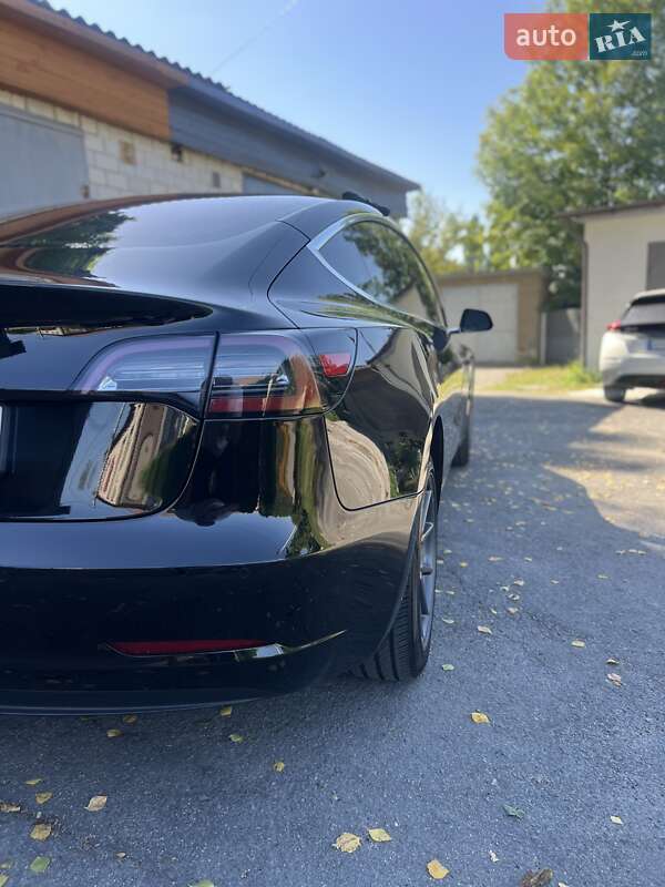 Седан Tesla Model 3 2018 в Звягелі