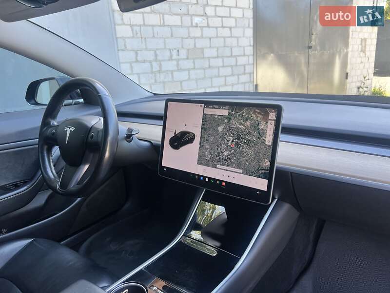 Седан Tesla Model 3 2018 в Звягелі