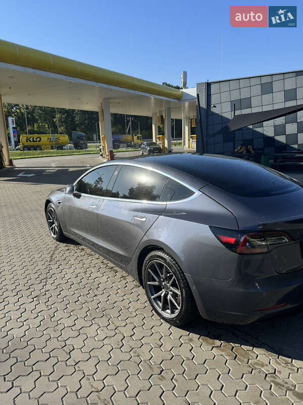 Седан Tesla Model 3 2019 в Киеве