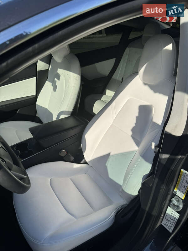 Седан Tesla Model 3 2019 в Киеве