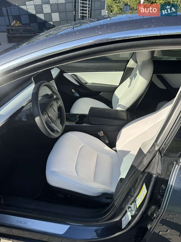 Седан Tesla Model 3 2019 в Киеве