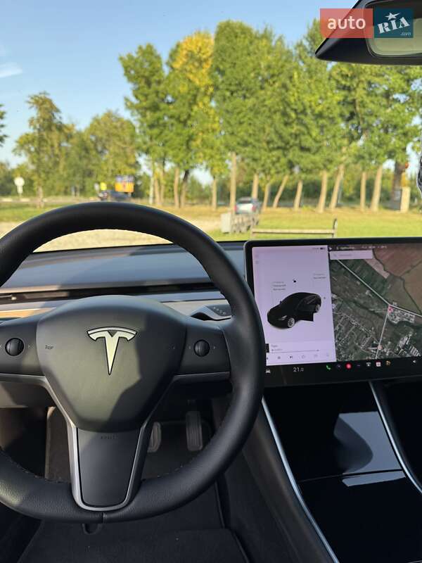 Седан Tesla Model 3 2020 в Івано-Франківську
