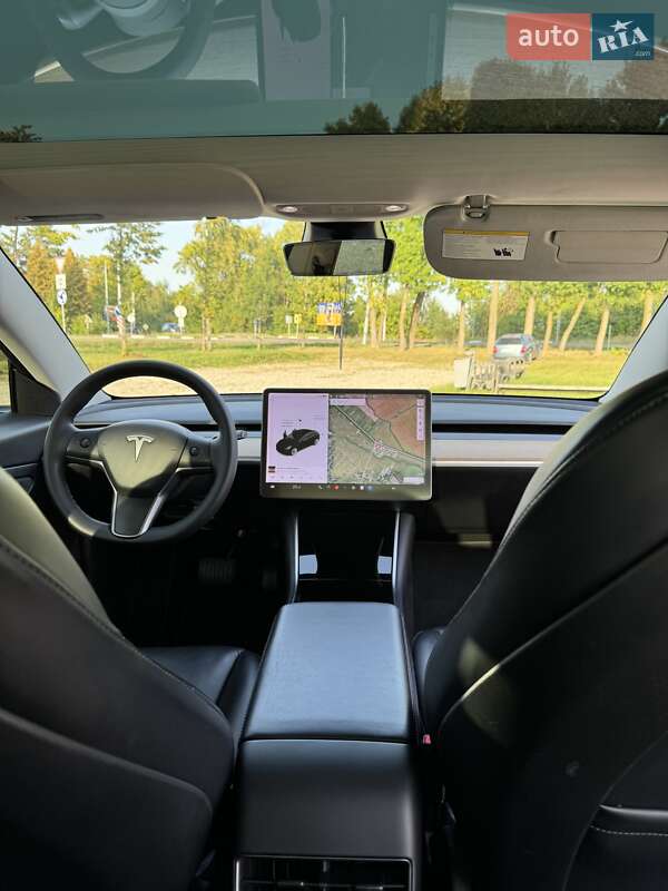 Седан Tesla Model 3 2020 в Івано-Франківську