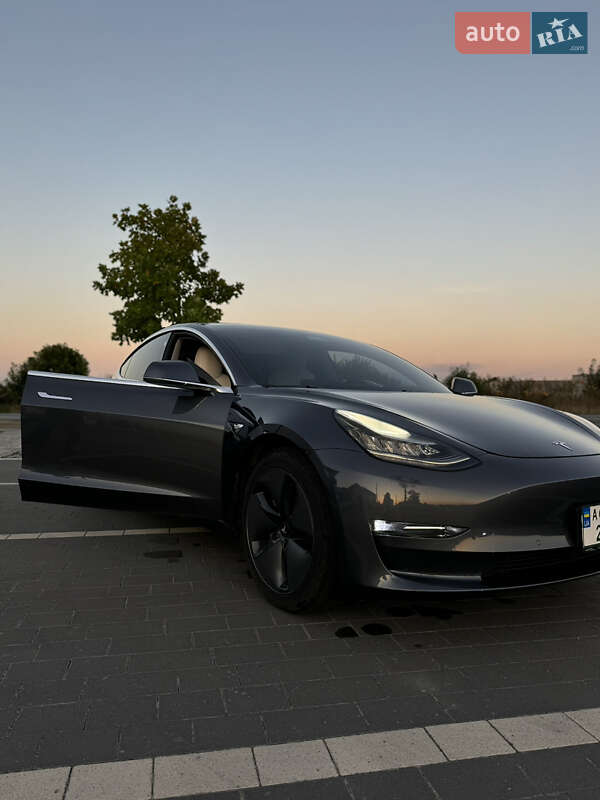 Седан Tesla Model 3 2020 в Мукачевому